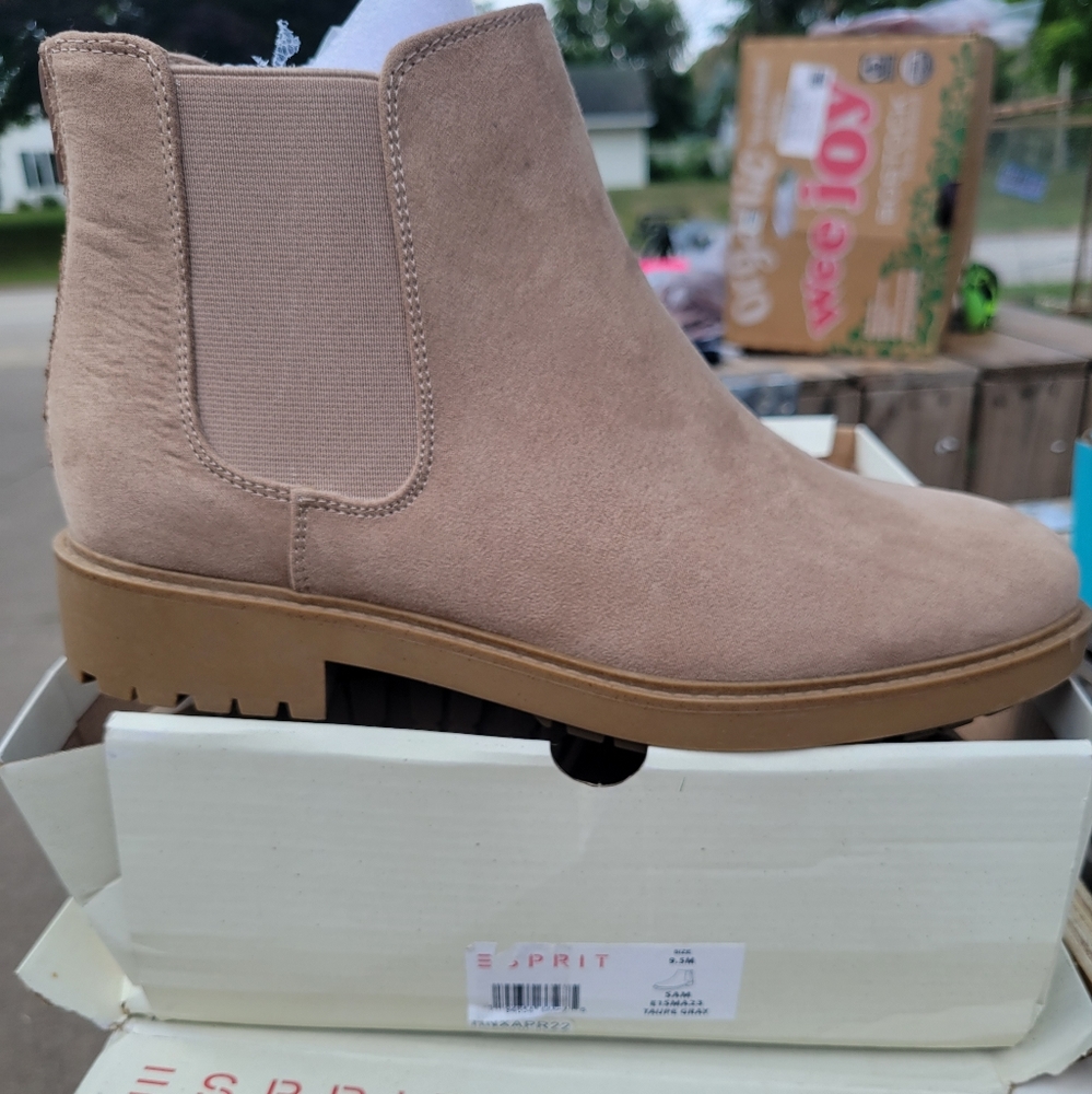 Esprit tan boots
